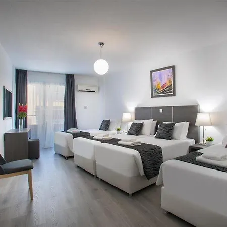 Aparthotel Blazer Larnaca