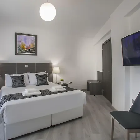 Blazer アパートホテル ラルナカ