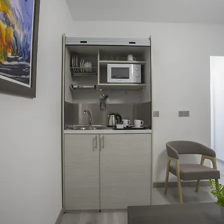 Blazer Aparthotel Larnaca