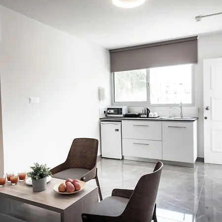 アパートホテル Blazer ラルナカ