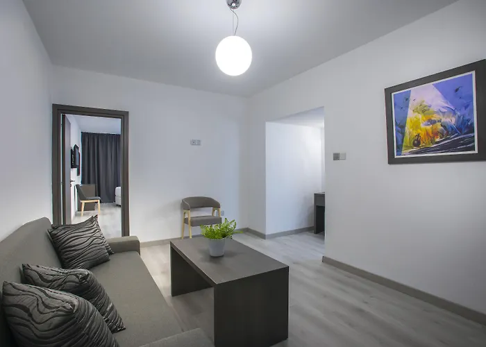 Blazer Apartahotel Lárnaca