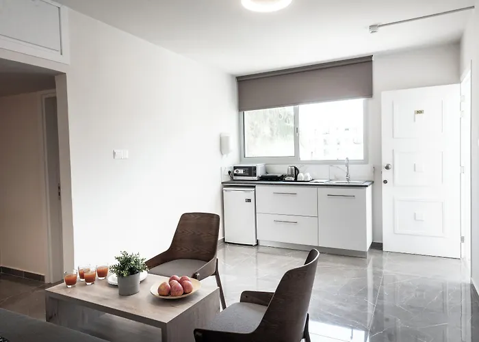 Lägenhetshotell Blazer Larnaca