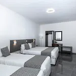 开拓者公寓式酒店 3*