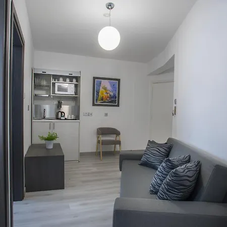 Blazer Aparthotel Larnaca